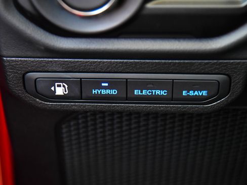 Used 2025 Jeep Wrangler Sahara image 36