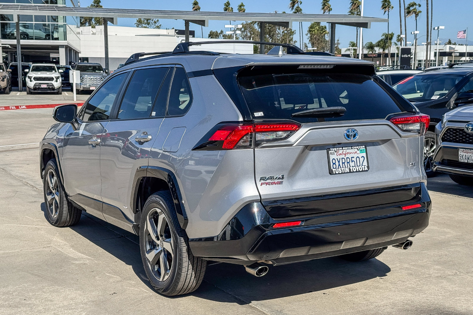 Used 2021 Toyota RAV4 SE w/ Weather & Moonroof Package AWD/4WD image 8