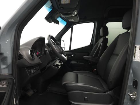 Used 2024 Mercedes-Benz Sprinter 2500 image 7