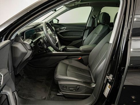 Used 2022 Audi e-tron Premium w/ Convenience Plus Package image 31