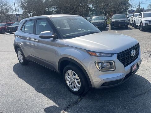 Used 2023 Hyundai Venue SE w/ Cargo Package image 3