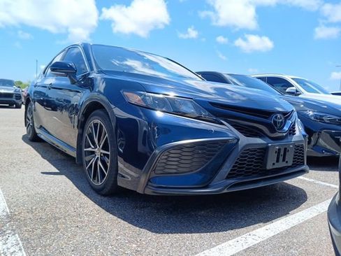 Used 2021 Toyota Camry SE w/ Convenience Package FWD image 4