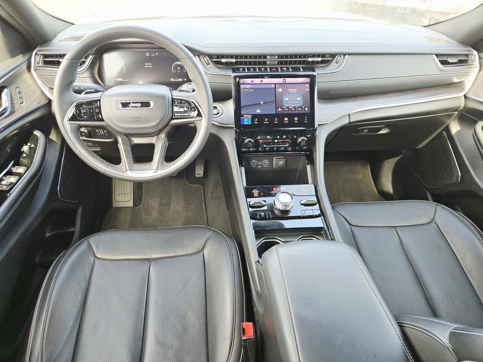 Used 2025 Jeep Grand Cherokee Overland AWD/4WD image 11