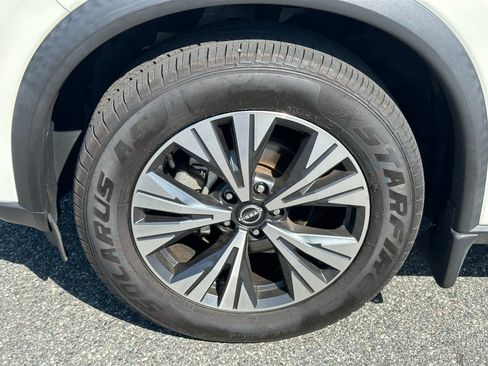 Used 2023 Nissan Rogue SV w/ SV Premium B Package FWD image 11