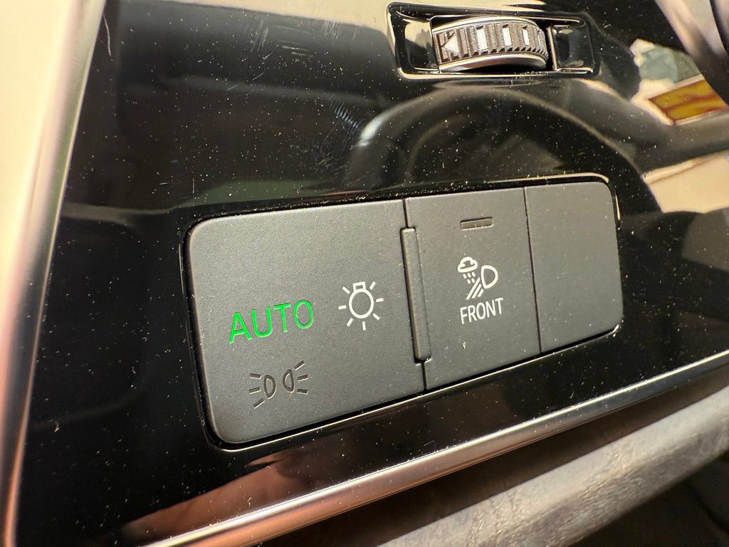 Used 2023 Audi Q8 Premium Plus w/ Premium Plus Package AWD/4WD image 32