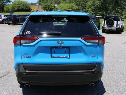 Used 2020 Toyota RAV4 XLE Premium FWD image 4