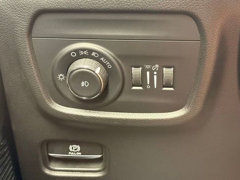 Used 2023 Jeep Grand Cherokee L Summit w/ Advanced Protech Group IV AWD/4WD image 10