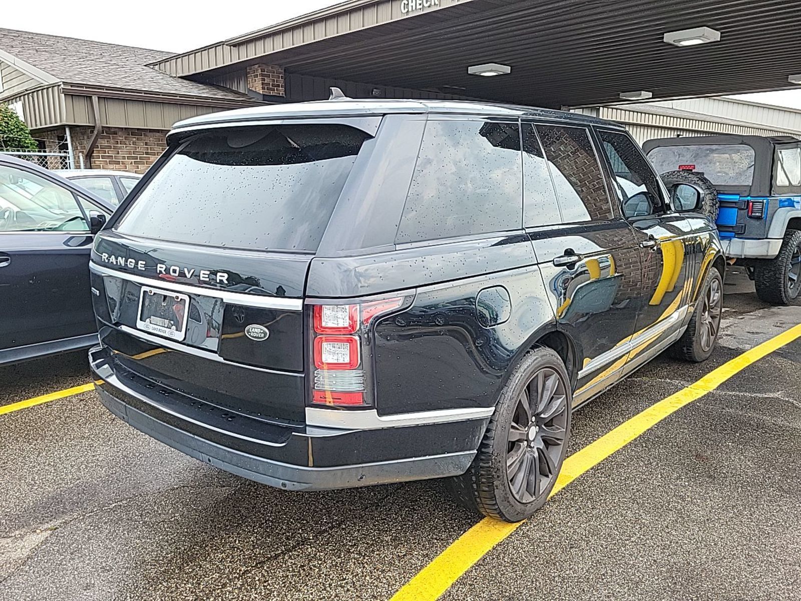 Used 2015 Land Rover Range Rover Supercharged AWD/4WD image 2