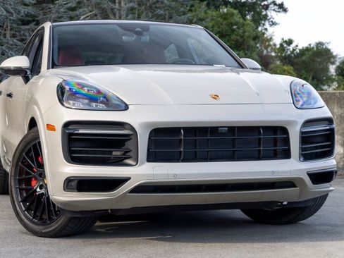 Used 2023 Porsche Cayenne GTS image 9
