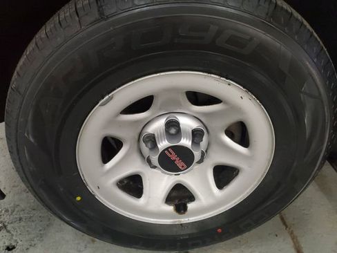 Used 2017 GMC Sierra 1500 4x4 Regular Cab image 29