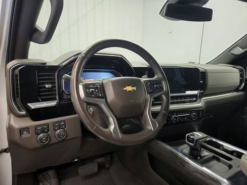 Used 2022 Chevrolet Silverado 1500 LTZ w/ LTZ Convenience Package II image 17