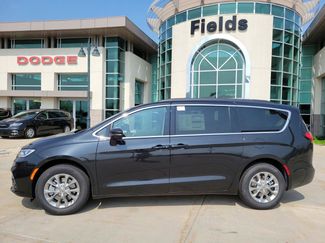 New 2022 Chrysler Pacifica Touring-L w/ Uconnect Theater Family Group video 2