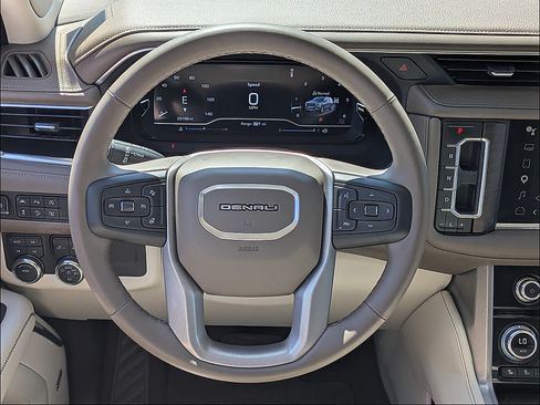 Used 2024 GMC Yukon XL Denali AWD/4WD image 18
