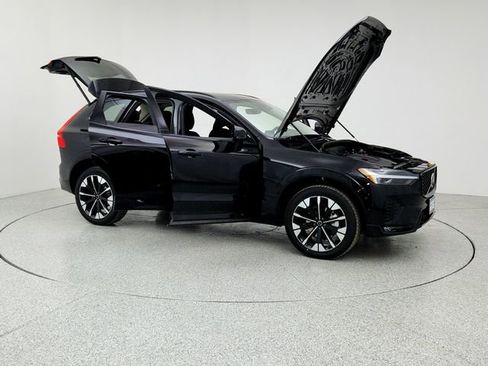 New 2026 Volvo XC60 B5 Plus w/ Climate Package image 10