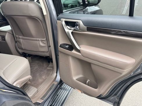 Used 2017 Lexus GX 460 w/ Navigation Package AWD/4WD image 33