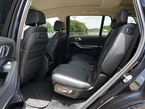 Used 2022 BMW X7 xDrive40i w/ Executive Package AWD/4WD image 17