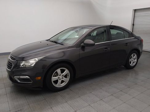 Used 2016 Chevrolet Cruze LT image 2
