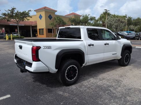 Used 2024 Toyota Tacoma TRD Off-Road AWD/4WD image 4