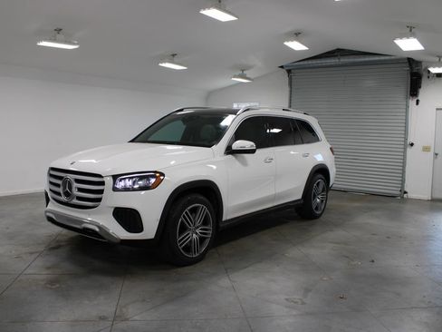 Used 2025 Mercedes-Benz GLS 450 4MATIC image 4