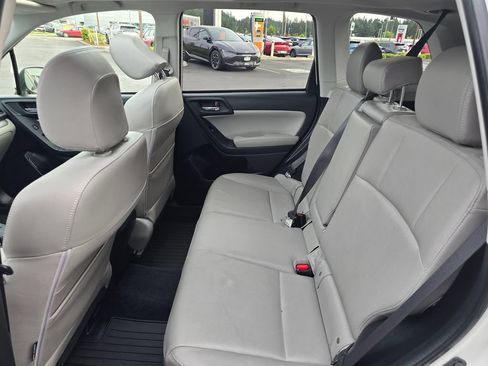Used 2014 Subaru Forester 2.5i Limited AWD/4WD image 10