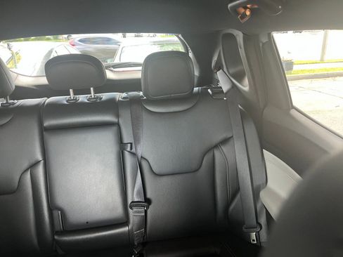 Used 2025 Jeep Compass Limited image 37