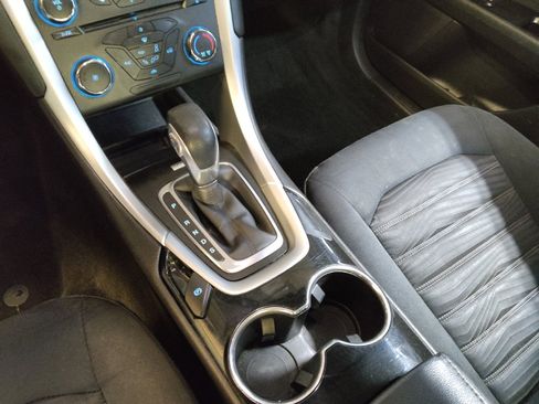 Used 2016 Ford Fusion SE FWD image 26