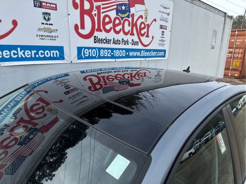 Used 2022 Volkswagen Jetta SE w/ Panoramic Sunroof Package image 13