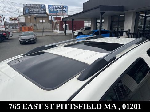 Used 2015 GMC Acadia SLT image 13