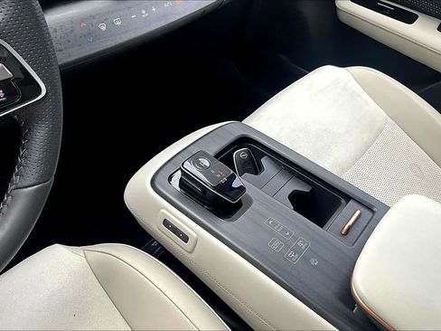 Used 2023 Nissan Ariya FWD image 15