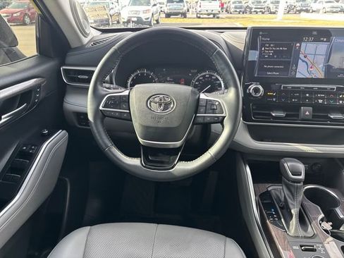 Used 2022 Toyota Highlander Platinum image 13