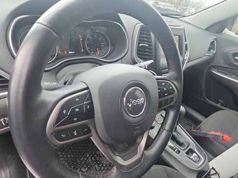 Used 2019 Jeep Cherokee Latitude w/ Cold Weather Group image 5