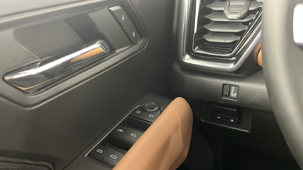 Used 2025 GMC Canyon AT4 AWD/4WD image 28