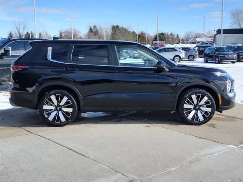 New 2026 Mitsubishi Outlander SE image 12