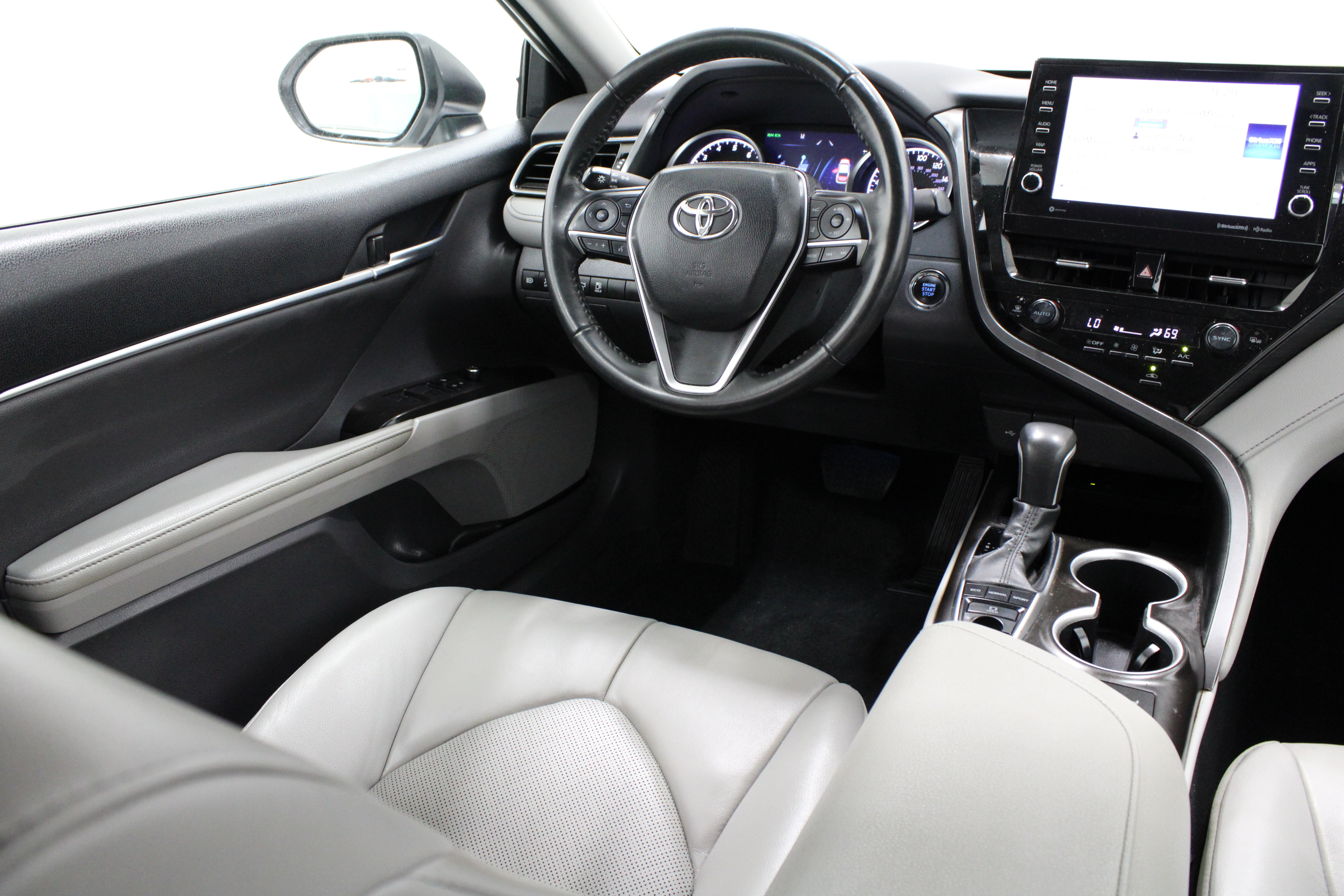 Used 2023 Toyota Camry XLE FWD image 31