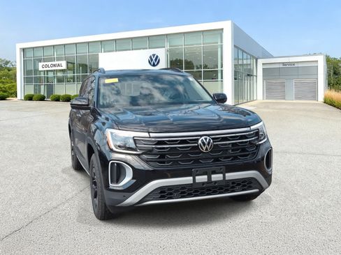 New 2026 Volkswagen Atlas Peak Edition AWD/4WD image 2