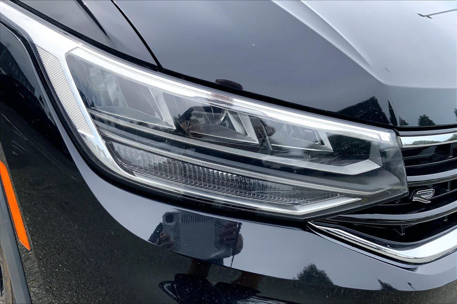 Used 2022 Volkswagen Tiguan SE R-Line AWD/4WD image 28