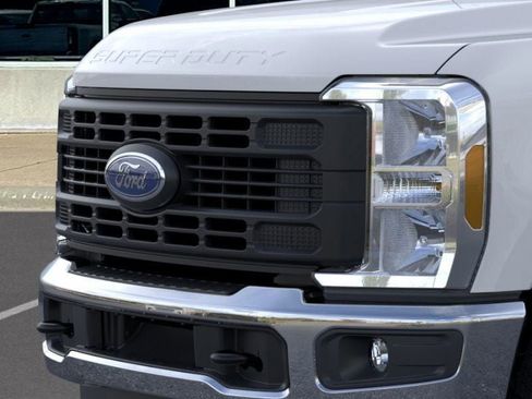 New 2025 Ford F250 XL w/ XL Chrome Package image 39