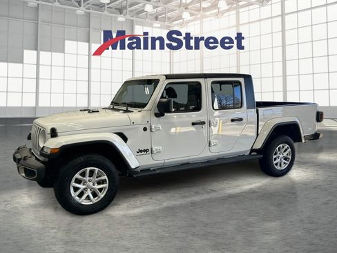 Used 2023 Jeep Gladiator Sport image 1