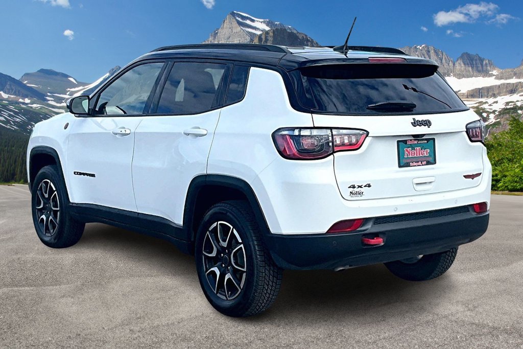 Used 2025 Jeep Compass Trailhawk AWD/4WD image 13