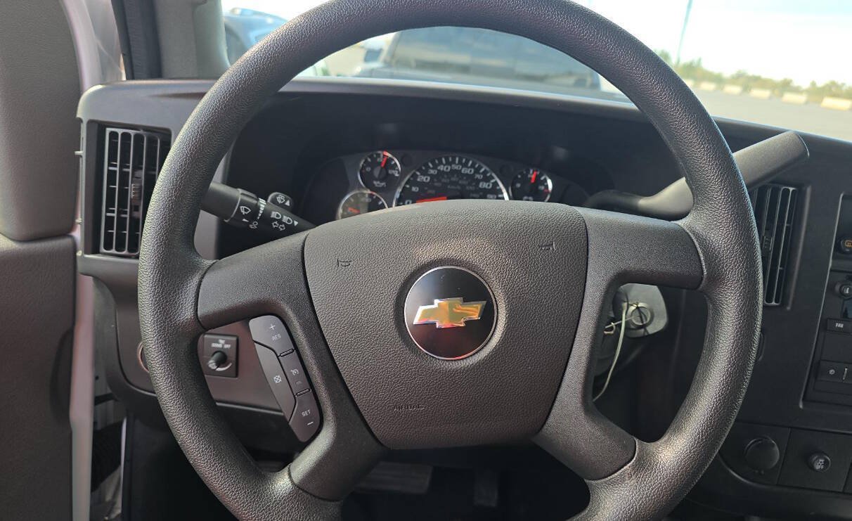 Used 2025 Chevrolet Express 3500 LT w/ LT Preferred Equipment Group RWD image 14