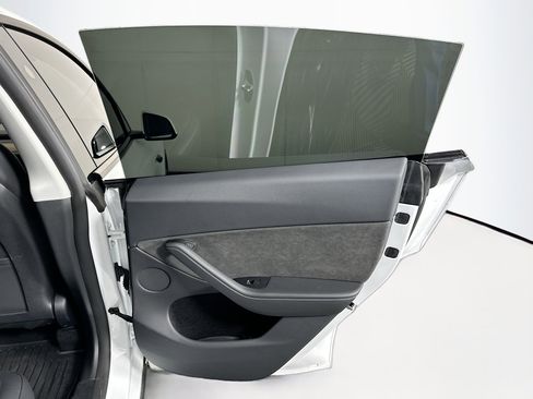 Used 2024 Tesla Model Y Long Range image 28