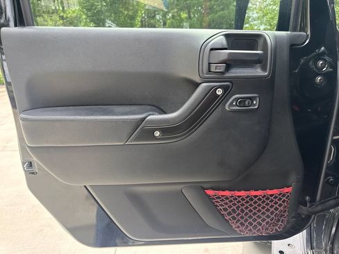 Used 2017 Jeep Wrangler Unlimited Rubicon AWD/4WD image 13