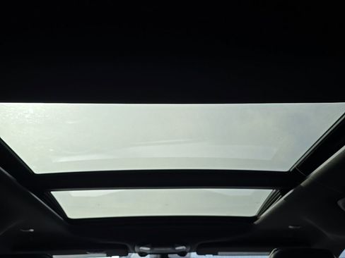 New 2026 Chrysler Pacifica Limited w/ S Appearance Package image 3