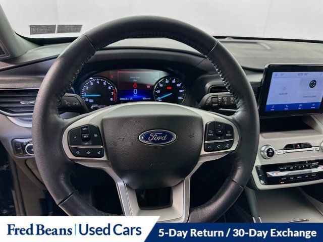 Used 2023 Ford Explorer XLT w/ Equipment Group 202A AWD/4WD image 16