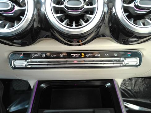 Used 2022 Mercedes-Benz EQB 300 4MATIC image 44