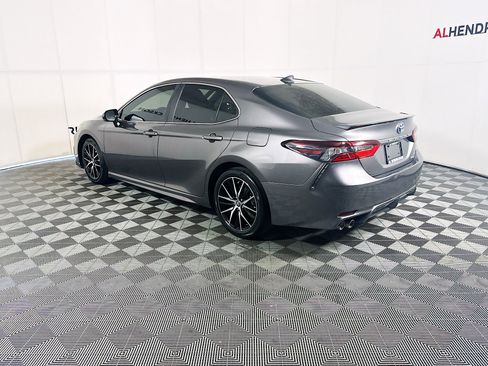 Used 2022 Toyota Camry SE image 5