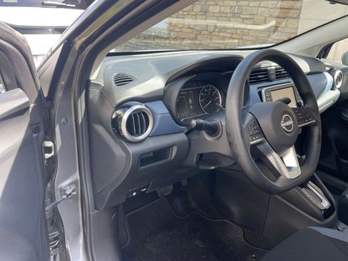 Used 2025 Nissan Versa SV image 32