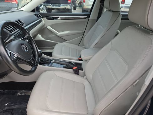 Used 2018 Volkswagen Passat 2.0T SE FWD image 8