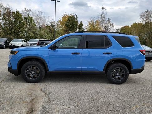 New 2025 Honda Pilot TrailSport image 3
