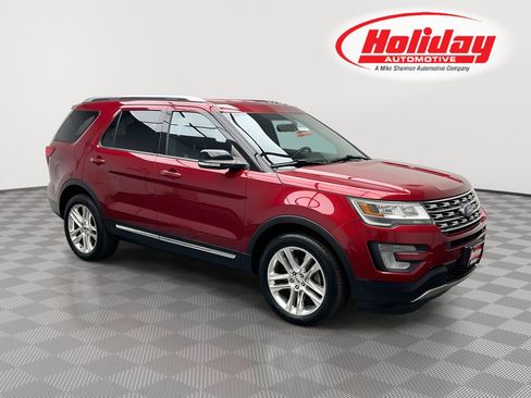 Used 2017 Ford Explorer XLT w/ Equipment Group 202A image 1
